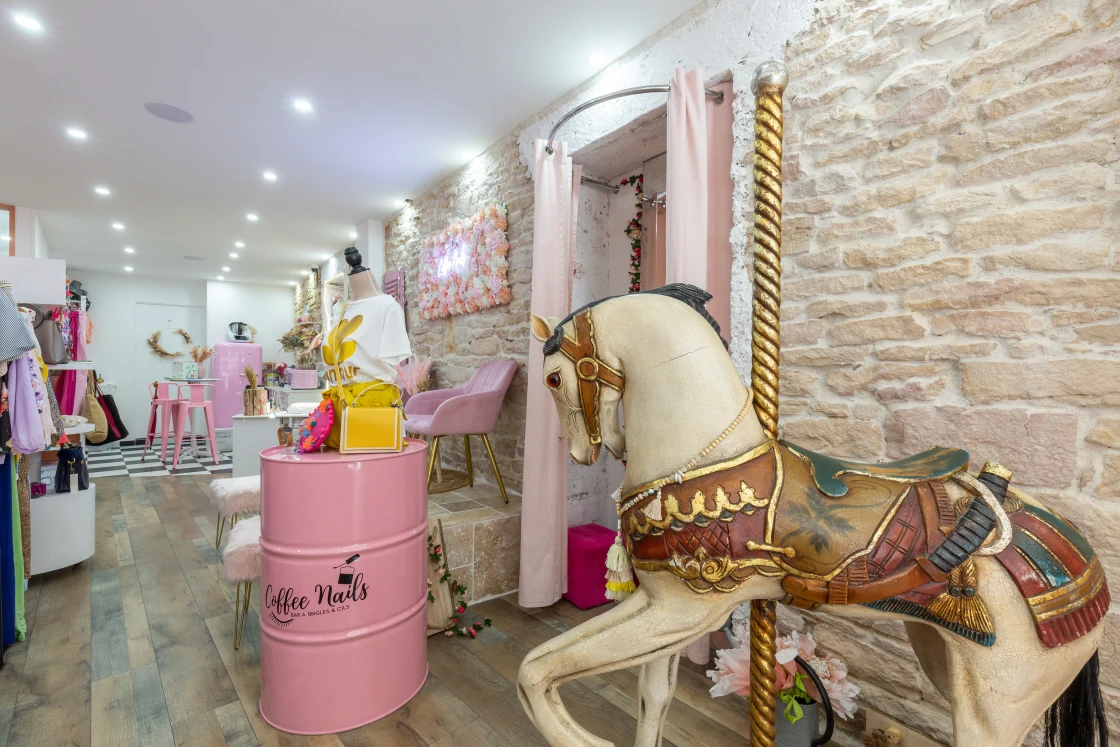 Le salon Coffee Nails